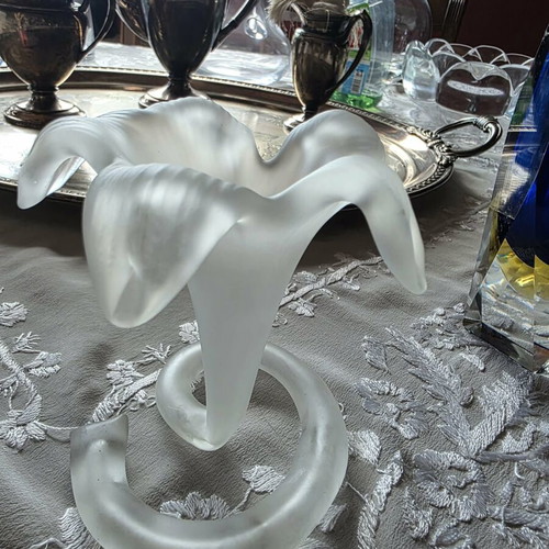 Art Glass decorative Bud Vase made of satin glass like new