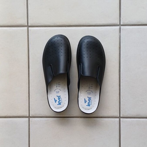 Level Anatomic clogs new, leather, black