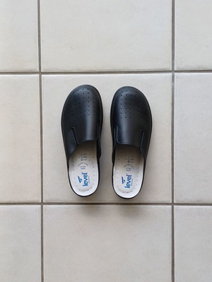 Level Anatomic clogs new, leather, black