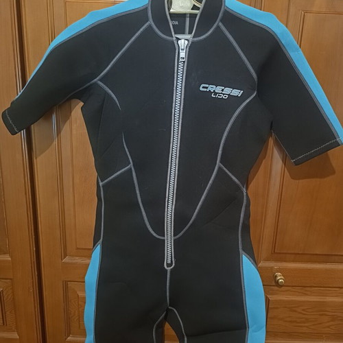 Cressi 2mm swimming suit like new