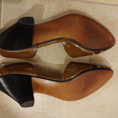 Vintage Bournazos leather pumps like new, size 37