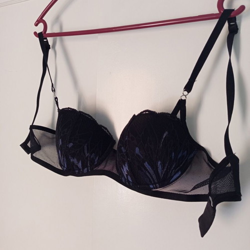 Triumph Amourette Whip Lace Bra 75D like new, black and blue