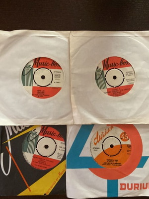 Set of 4 used 45 rpm vinyl records, pop genre