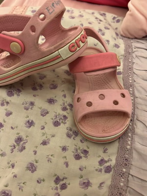 Crocs σαγιονάρες μεταχειρισμένες για κορίτσι νούμερο 24 ροζ