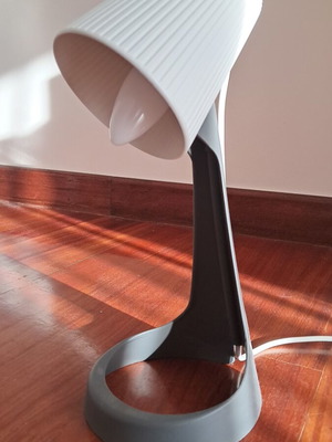 Desk lamp