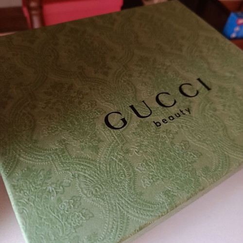 Gucci πράσινο χάρτινο κουτί