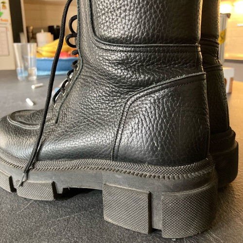 Tsitsivas black boots like new