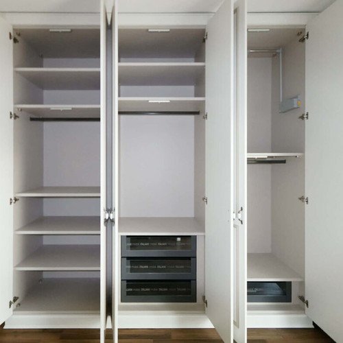 Off-White lacquered wardrobe like new, Mobili Italiani