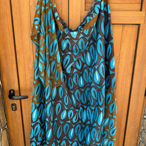 Large scarf LBMDJ like new, 100% cotton, blue