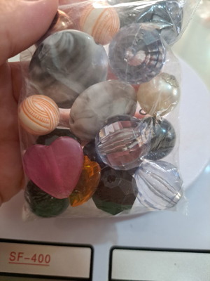 Large beads 77g like new