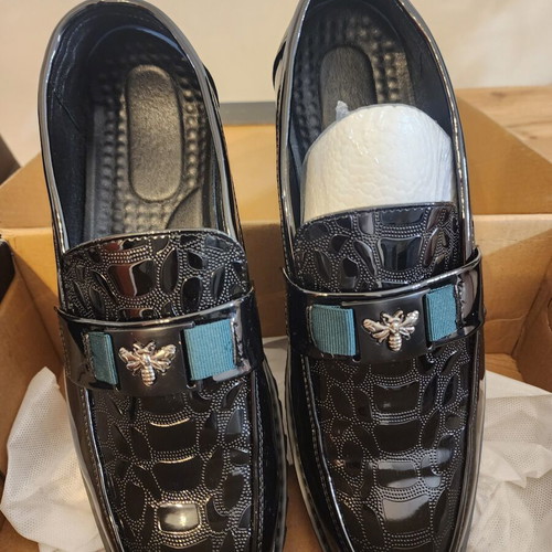 Lug sole dress shoes with bee emblem, size 45, black and green