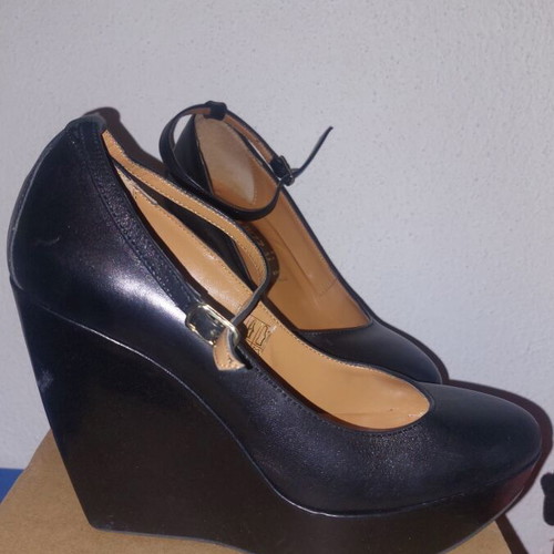 Women's black closed platform shoes like new, ankle strap, size 38