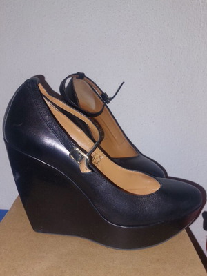Women's black closed platform shoes like new, ankle strap, size 38