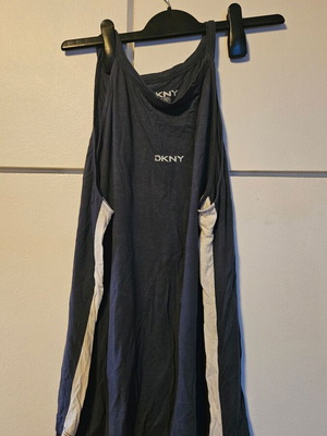 DKNY women's athletic top used, gray and white, size XL