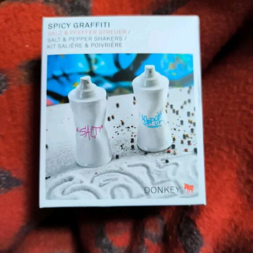 Salt and pepper set new, modern style