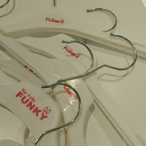 Hangers new, pack of 20