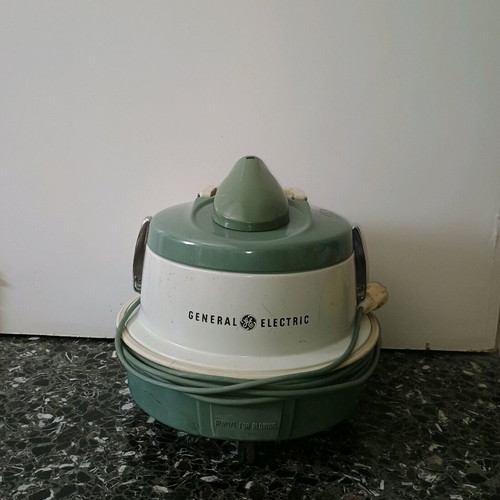 General Electric c v12c10 vacuum like new with 1960s blower