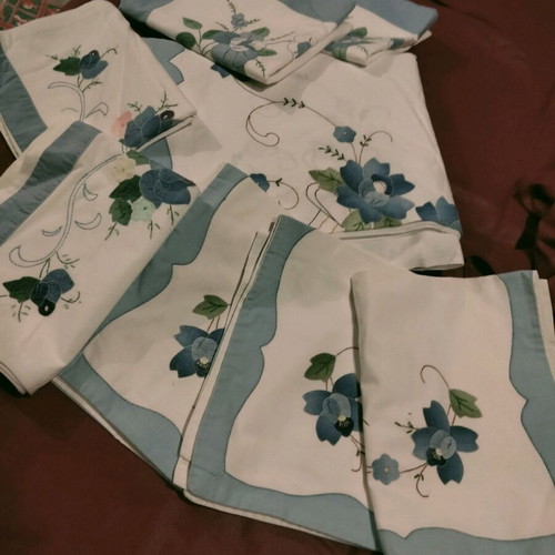 Vintage embroidered bed sheet and 7 pillowcases dowry set like new
