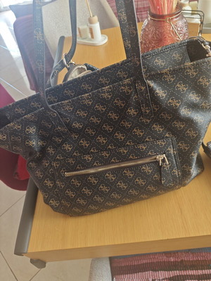 Γυναικεία τσάντα Guess ώμου, καφέ