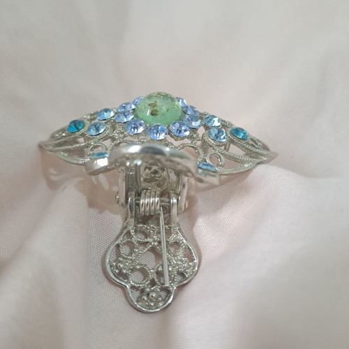 Metal hair clip vintage style with blue rhinestones like new