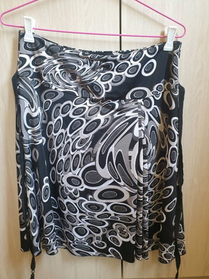 Benetton skirt flared size Large like new, black and grey