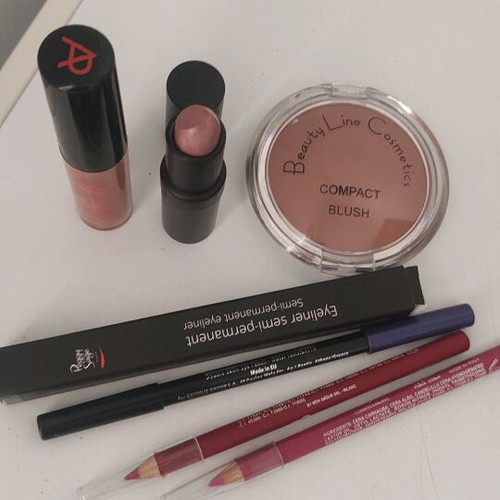 Makeup set new with blush, lipstick, lip gloss, eyeliner, Tommy G pencils