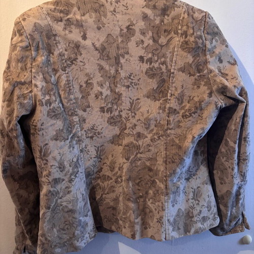 Jacket with rose pattern No48-50 like new, beige