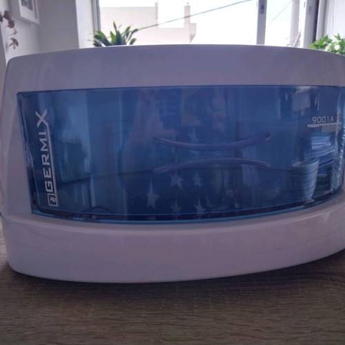 UV Sterilizer for Puffer Files and Combs like new