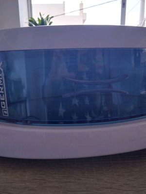 UV Sterilizer for Puffer Files and Combs like new