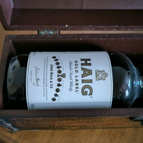 Vintage wooden wine case hand-painted