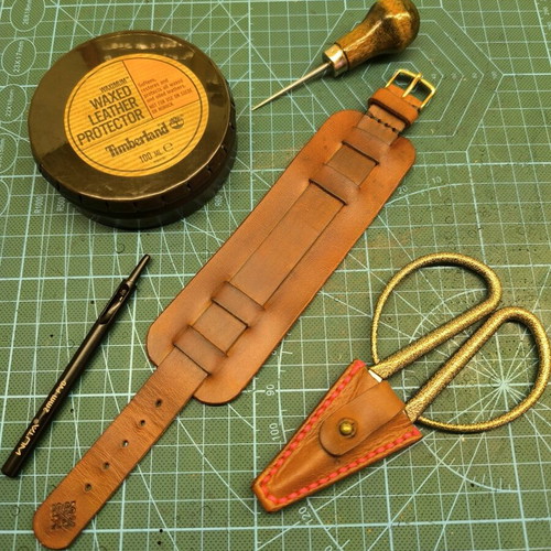 Handmade leather watch strap with integrated cuff for Citizen Bullhead