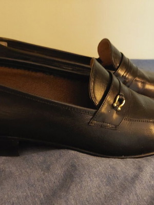 Black leather shoes Petridis men's size 43 like new