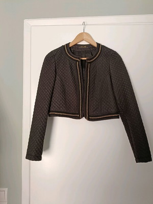Short quilted jacket Online size small like new, black with gold chain