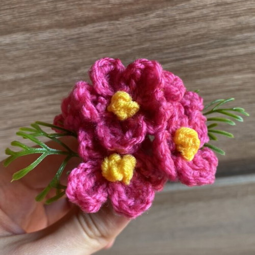Decorative bouquet of 5 handmade crocheted flowers