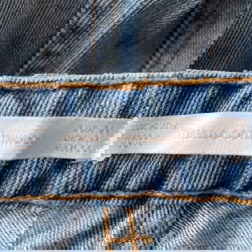 Zara Trafaluc σκισμένα μπλε τζιν σορτς με εφαρμογή ροζ και κουμπί, μέγεθος 8