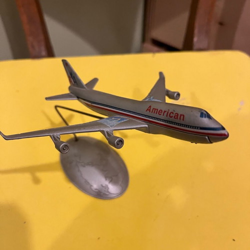 American Airlines miniature model used