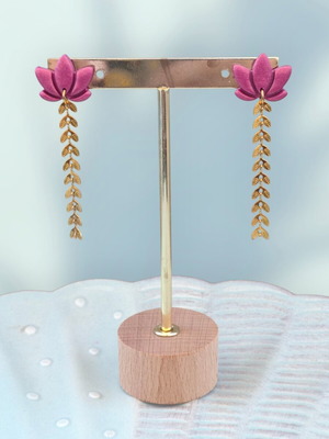 Lotus earrings new, burgundy with steel chain