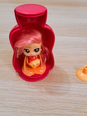 Hairdooz doll hairstyle series 1 like new