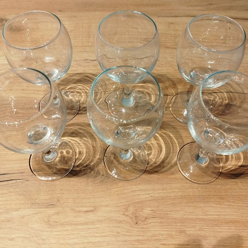 Set of 6 glass wine glasses like new