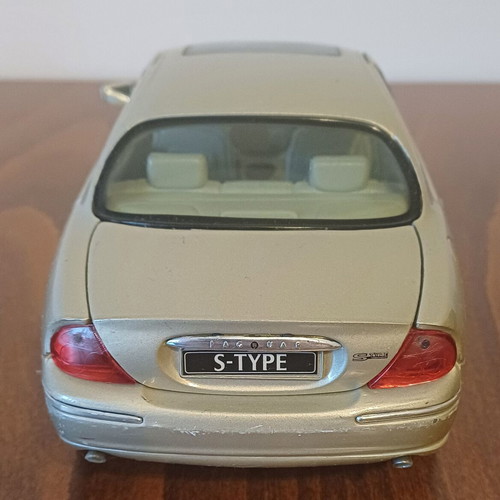 Maisto Jaguar S-Type 1/18 used model car with minor wear