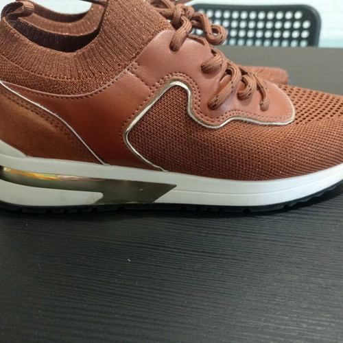 La Strada women's sneakers like new, brown with gold details