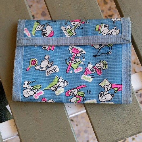 Snoopy wallet like new, blue