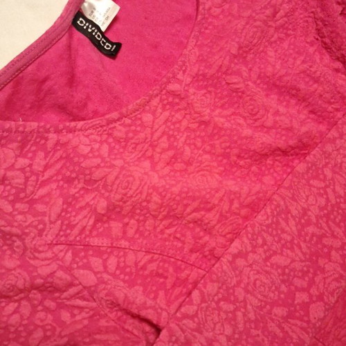 Fuchsia blouse with embossed designs like new, Small/Medium