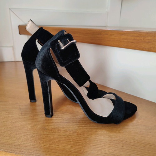 Velvet women's strap heels like new, size 37, black