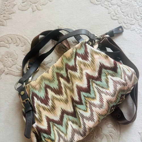 Shoulder bag multicolor like new with beautiful design