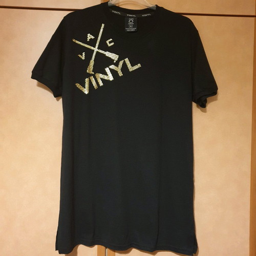 Vinyl Art T-shirt with gold logo like new, size Medium