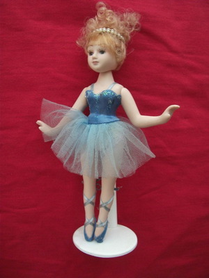 Vintage porcelain ballerina doll like new
