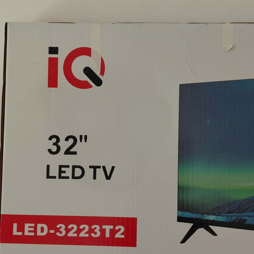 IQ LED-3223T2 TV like new with Telco AV-961 digital antenna