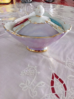 Vintage candy dish like new, colorful with gold details