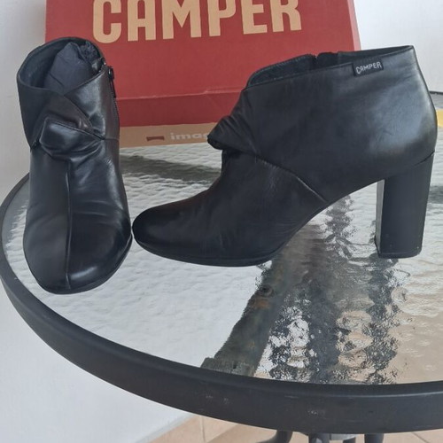 Camper leather ankle boots like new, black